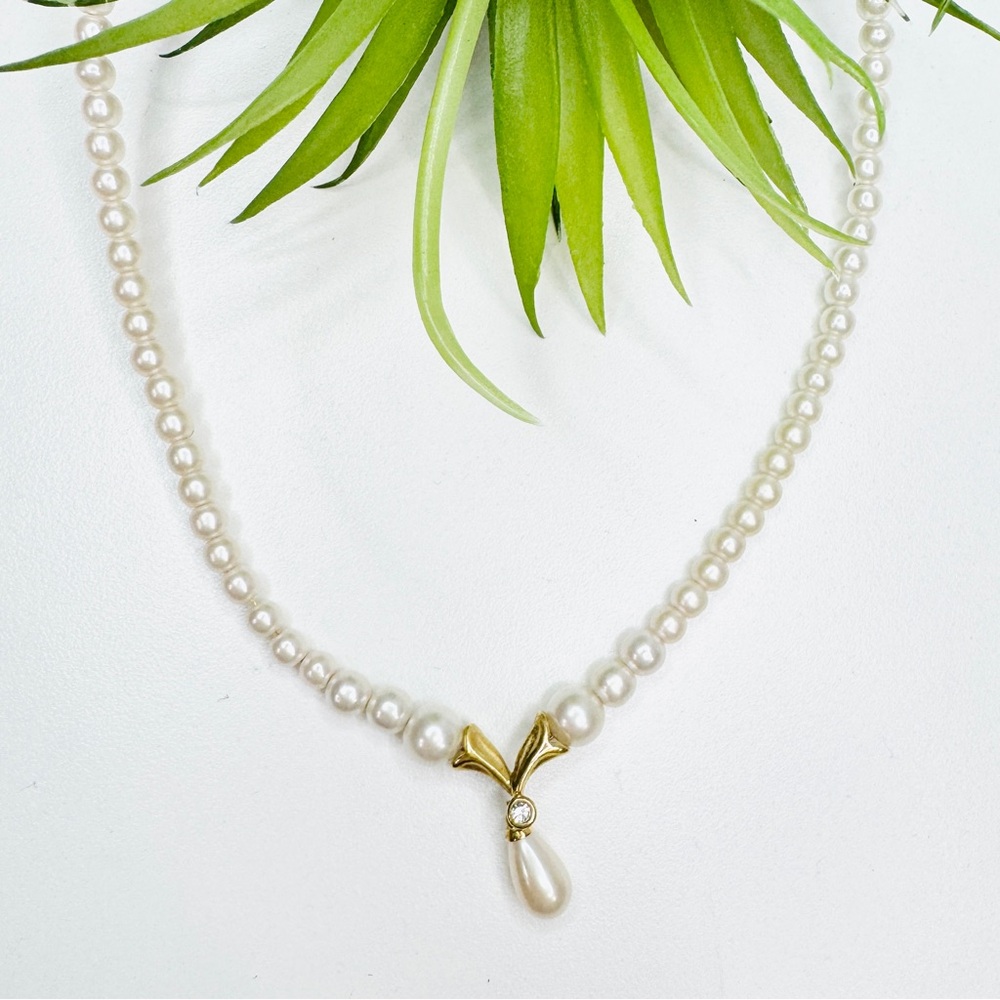 Vintage 16" Napier White Graduated Faux Pearl Plastic Gold Tone Pendant Necklace